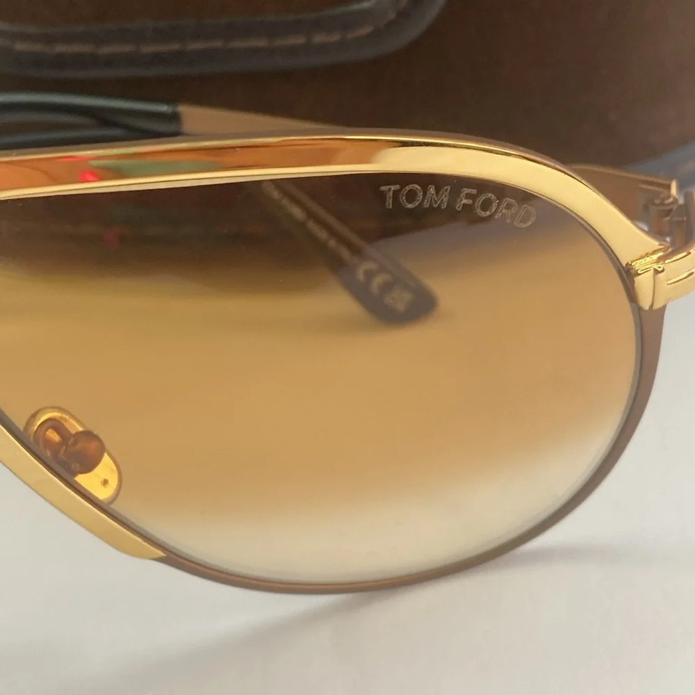 TOM FORD Xavier FT1060/S 30F aviator sunglass gold frame brown gradient lenses.